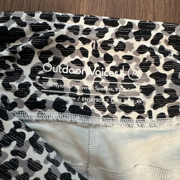 OV TechSweat Workout Set — Snow Leopard - Picture 10 of 10